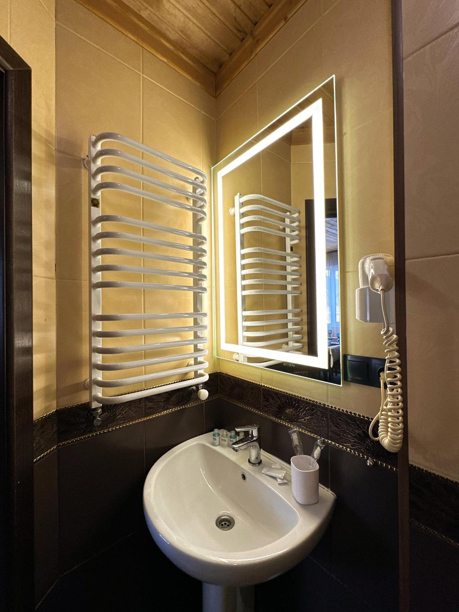 Wellland Hotel Yaremche Dış mekan fotoğraf