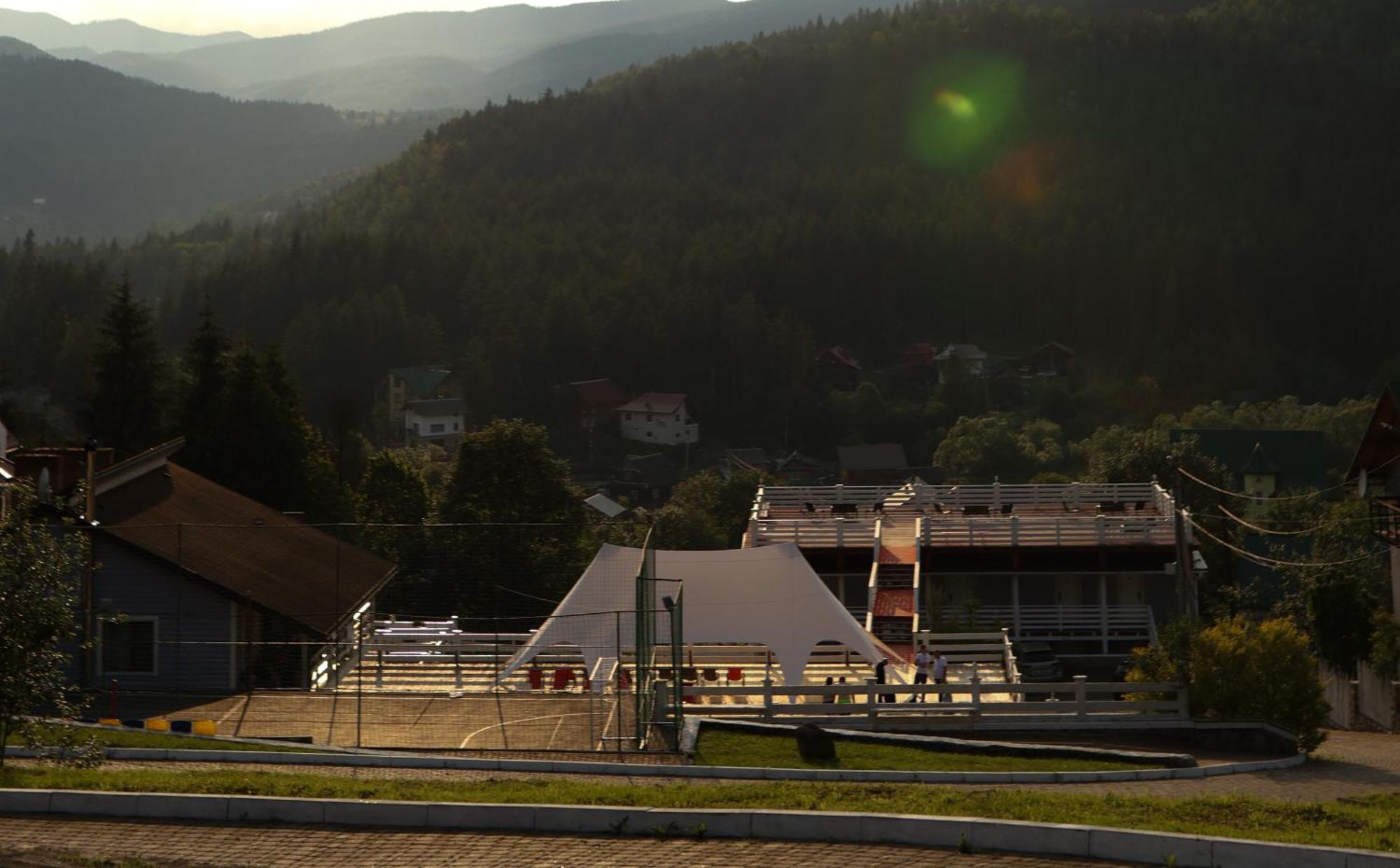 Wellland Hotel Yaremche Dış mekan fotoğraf
